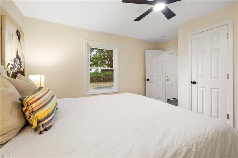Photo 11 of 21 residential for sale in Hampton virginia
