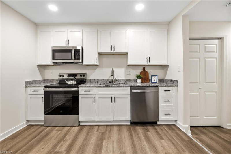 Photo 6 of 21 residential for sale in Hampton virginia