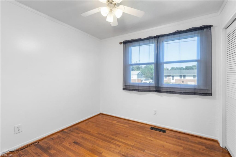 Photo 10 of 24 residential for sale in Chesapeake virginia