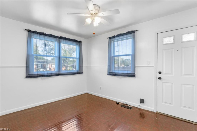 Photo 13 of 24 residential for sale in Chesapeake virginia