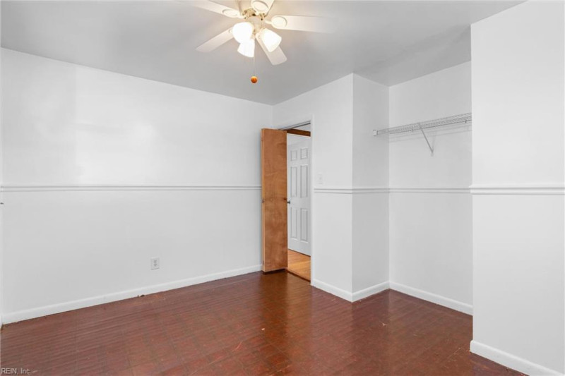 Photo 14 of 24 residential for sale in Chesapeake virginia