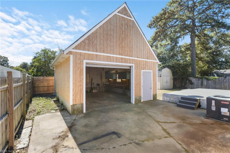Photo 16 of 24 residential for sale in Chesapeake virginia