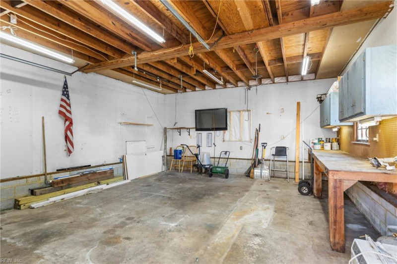 Photo 17 of 24 residential for sale in Chesapeake virginia