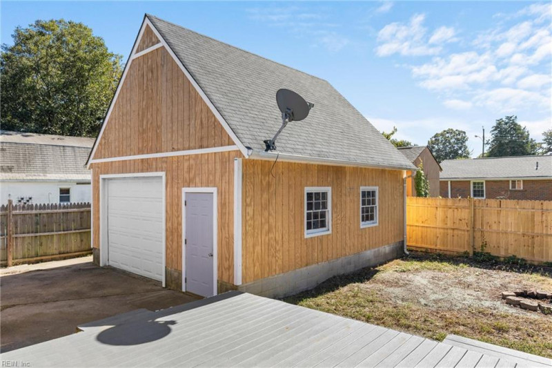 Photo 18 of 24 residential for sale in Chesapeake virginia