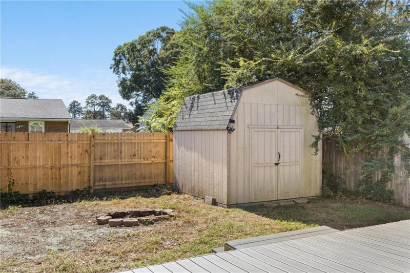 Photo 19 of 24 residential for sale in Chesapeake virginia