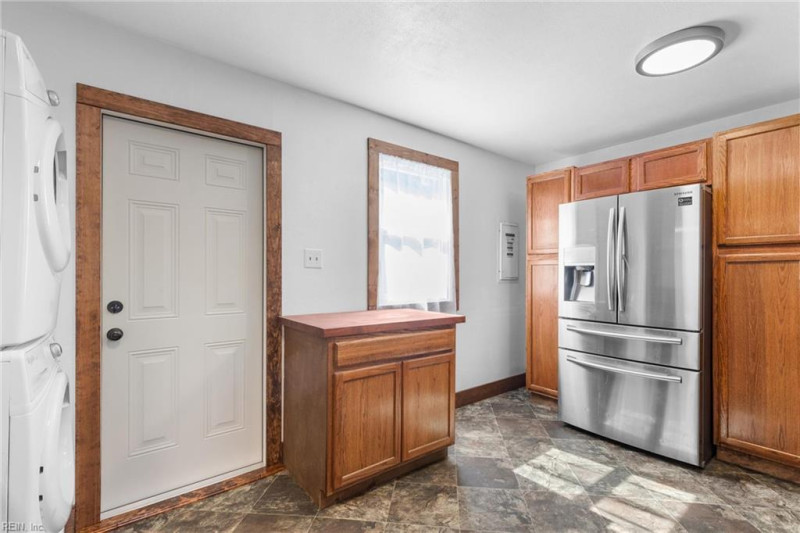 Photo 7 of 24 residential for sale in Chesapeake virginia