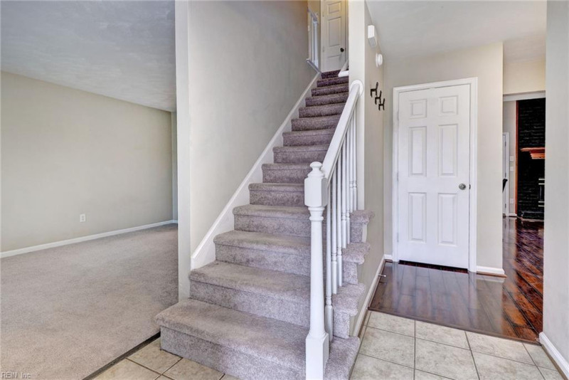 Photo 5 of 34 residential for sale in Newport News virginia