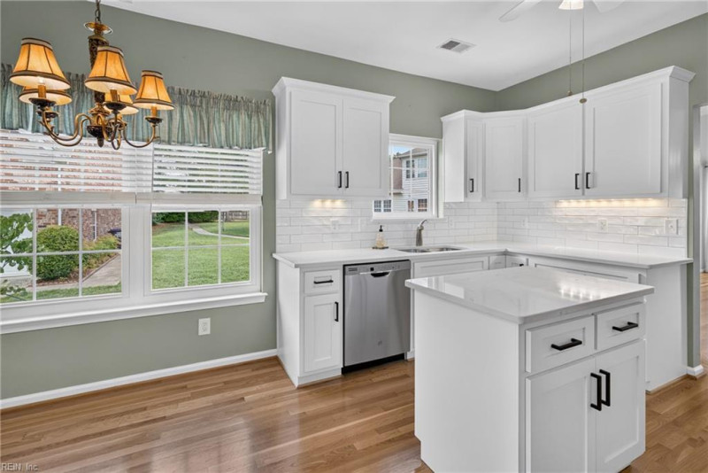 Photo 4 of 32 residential for sale in Portsmouth virginia