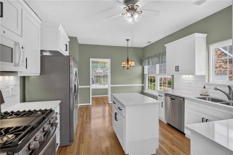 Photo 8 of 32 residential for sale in Portsmouth virginia