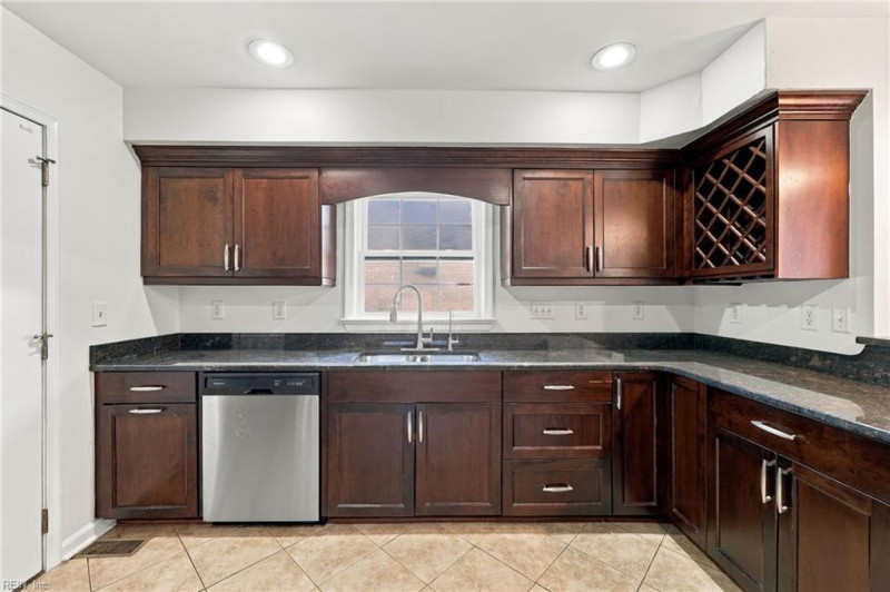 Photo 13 of 32 residential for sale in Virginia Beach virginia