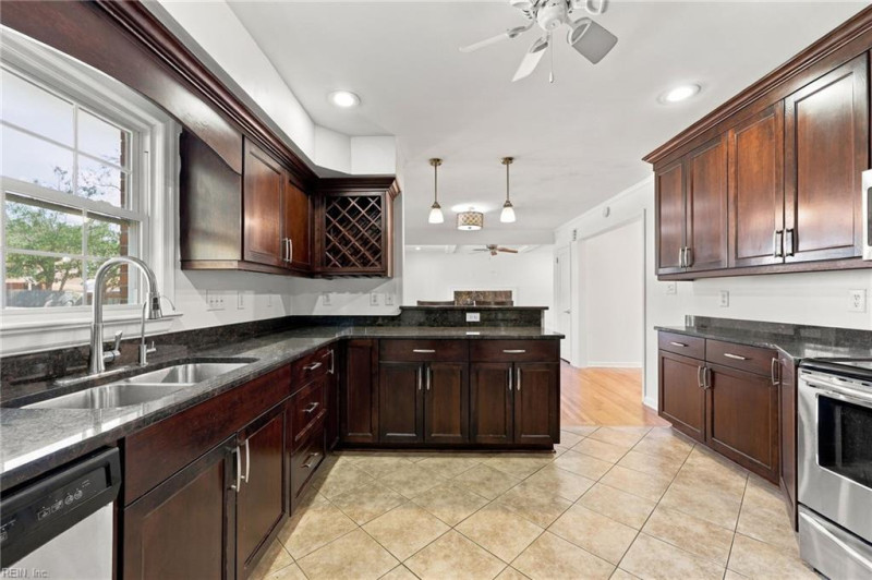 Photo 16 of 32 residential for sale in Virginia Beach virginia