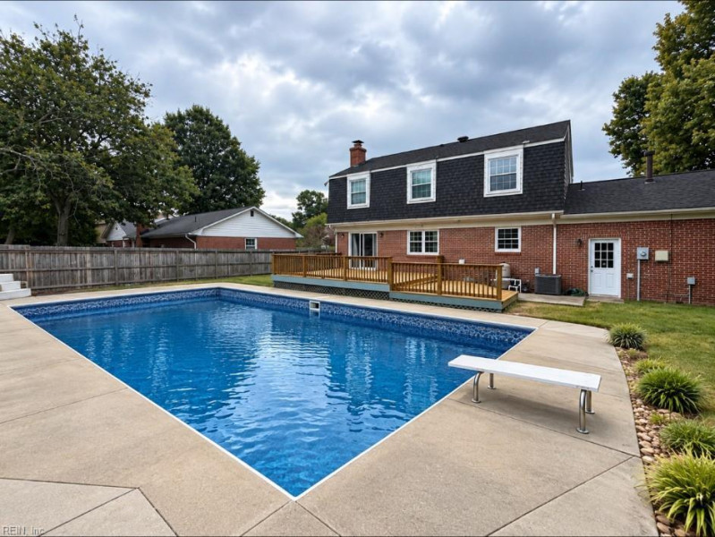 Photo 2 of 32 residential for sale in Virginia Beach virginia