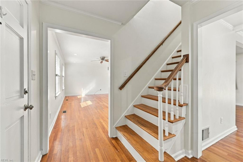 Photo 5 of 32 residential for sale in Virginia Beach virginia