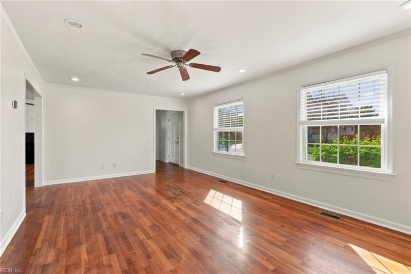 Photo 7 of 32 residential for sale in Virginia Beach virginia