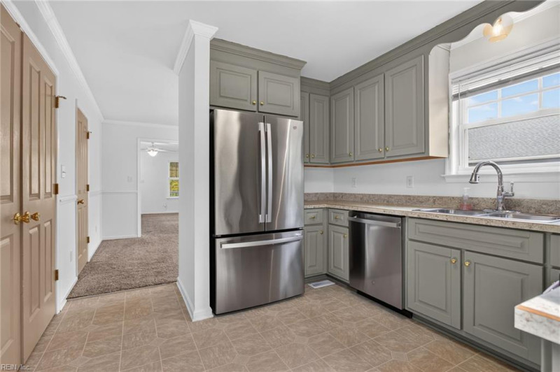 Photo 13 of 32 residential for sale in Hampton virginia
