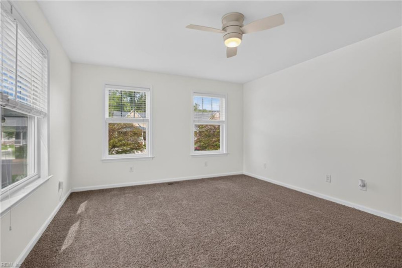 Photo 17 of 32 residential for sale in Hampton virginia