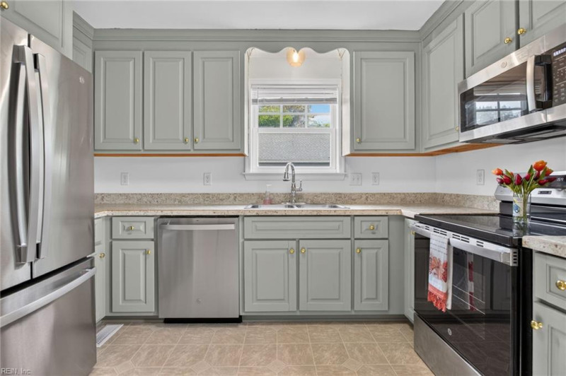 Photo 3 of 32 residential for sale in Hampton virginia