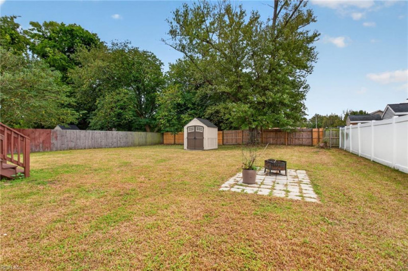 Photo 5 of 32 residential for sale in Hampton virginia
