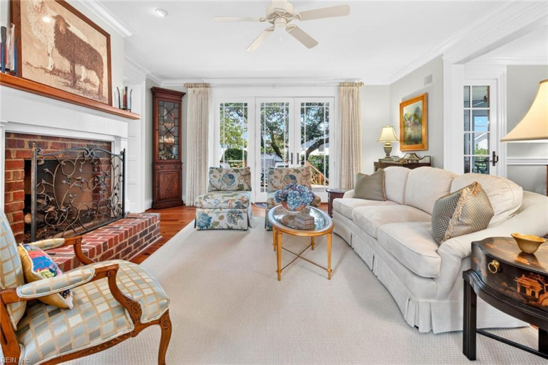 Photo 11 of 47 residential for sale in Virginia Beach virginia