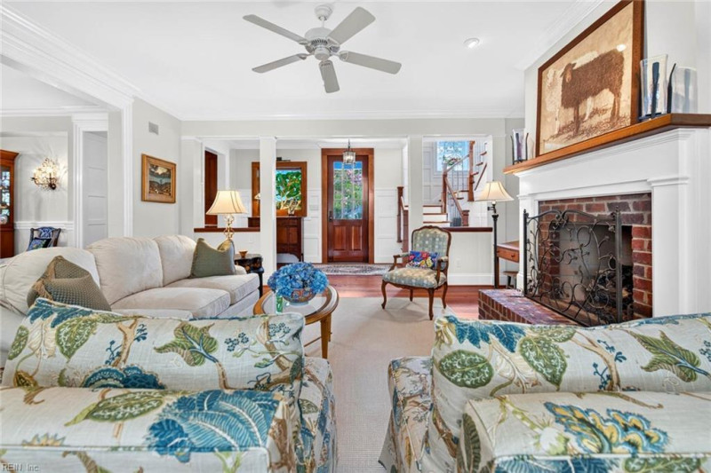 Photo 12 of 47 residential for sale in Virginia Beach virginia
