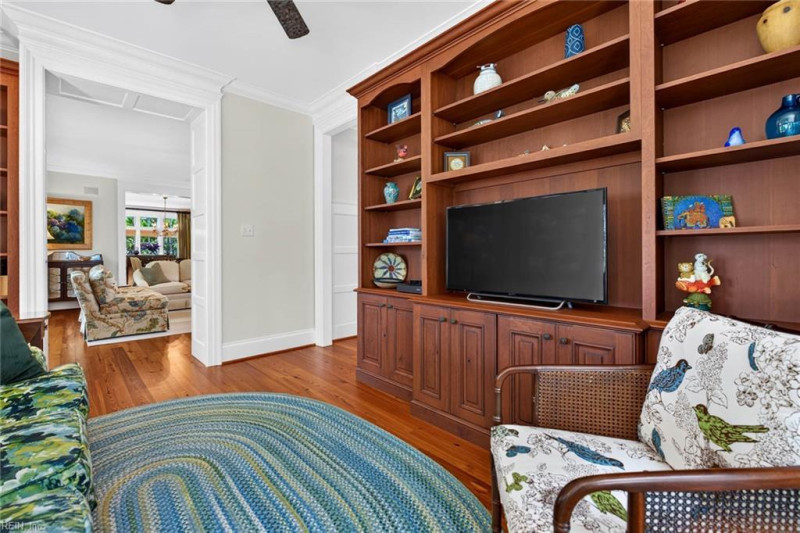 Photo 14 of 47 residential for sale in Virginia Beach virginia