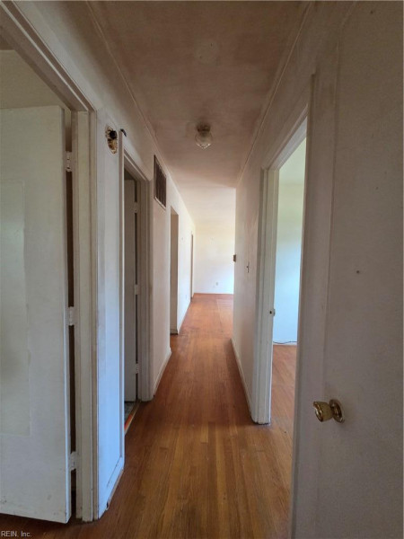 Photo 11 of 31 residential for sale in Hampton virginia