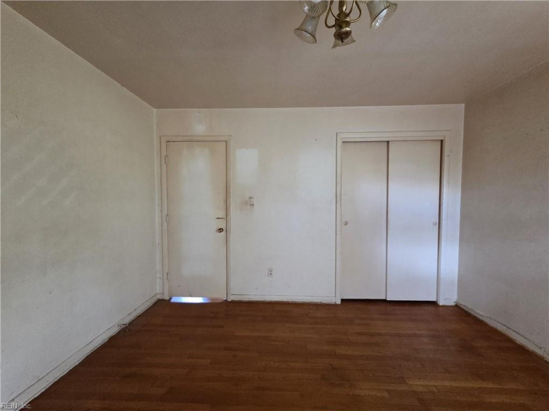 Photo 14 of 31 residential for sale in Hampton virginia