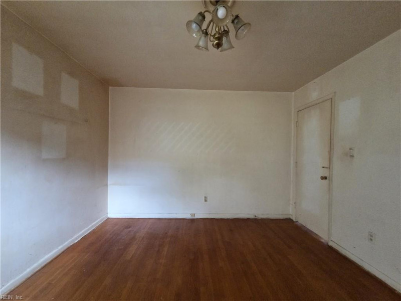 Photo 15 of 31 residential for sale in Hampton virginia