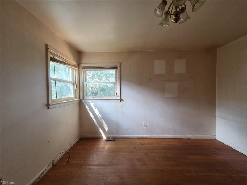 Photo 16 of 31 residential for sale in Hampton virginia