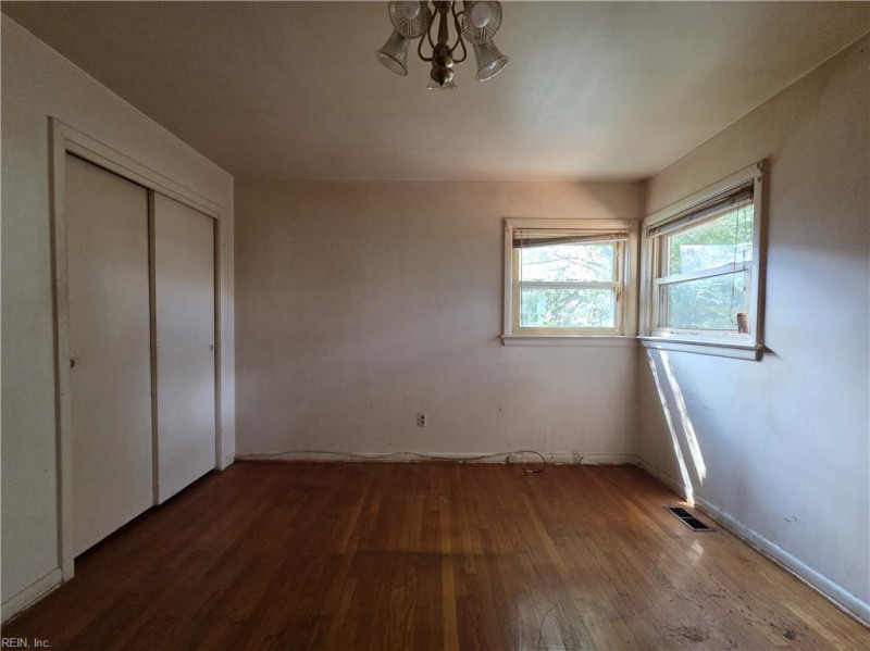 Photo 17 of 31 residential for sale in Hampton virginia