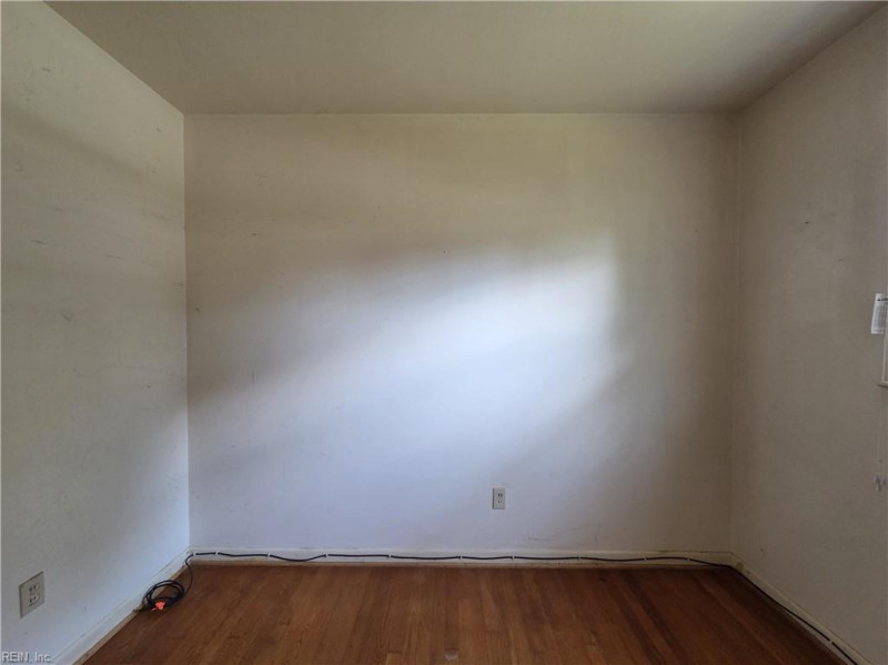 Photo 19 of 31 residential for sale in Hampton virginia