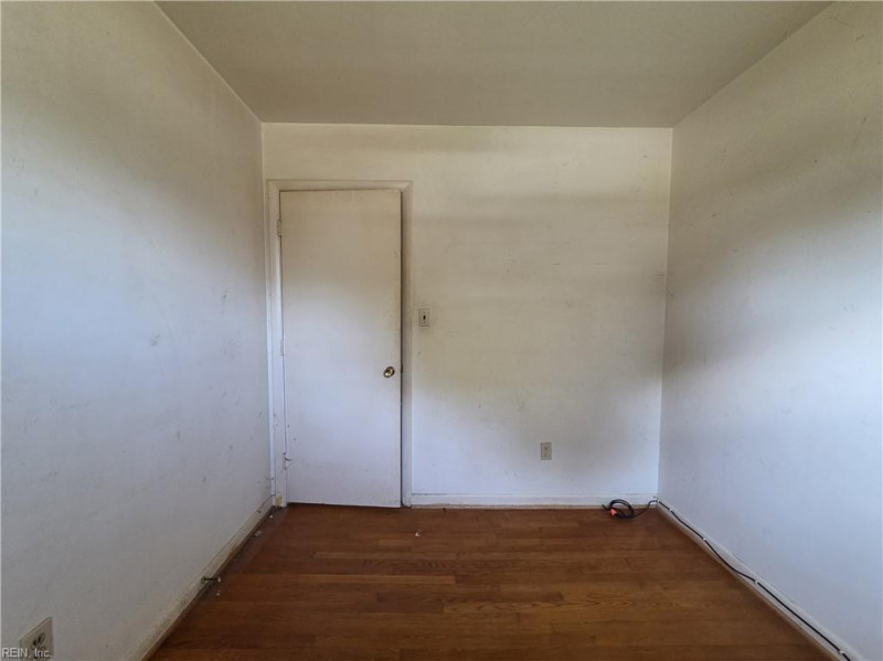 Photo 20 of 31 residential for sale in Hampton virginia