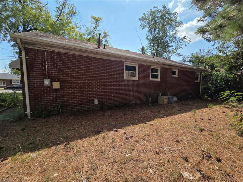 Photo 3 of 31 residential for sale in Hampton virginia