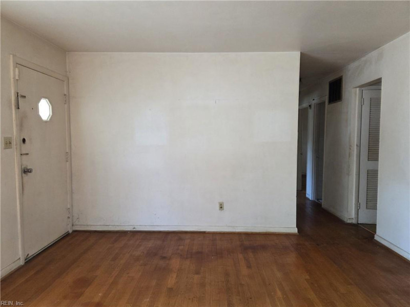 Photo 6 of 31 residential for sale in Hampton virginia