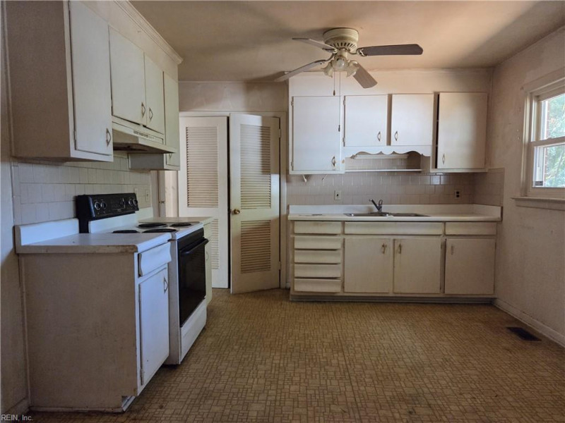 Photo 8 of 31 residential for sale in Hampton virginia