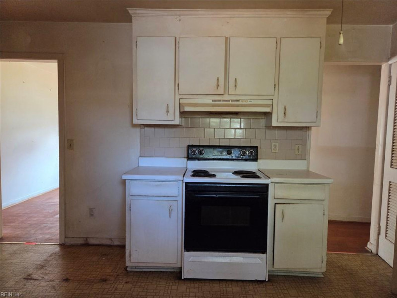 Photo 9 of 31 residential for sale in Hampton virginia