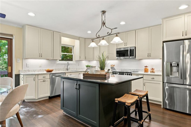 Photo 13 of 42 residential for sale in Virginia Beach virginia
