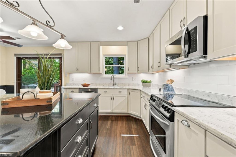 Photo 14 of 42 residential for sale in Virginia Beach virginia