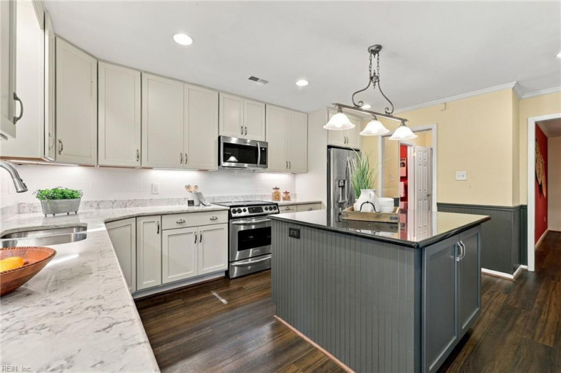 Photo 15 of 42 residential for sale in Virginia Beach virginia