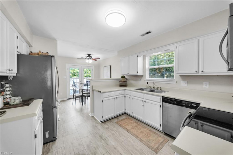 Photo 16 of 49 residential for sale in Newport News virginia