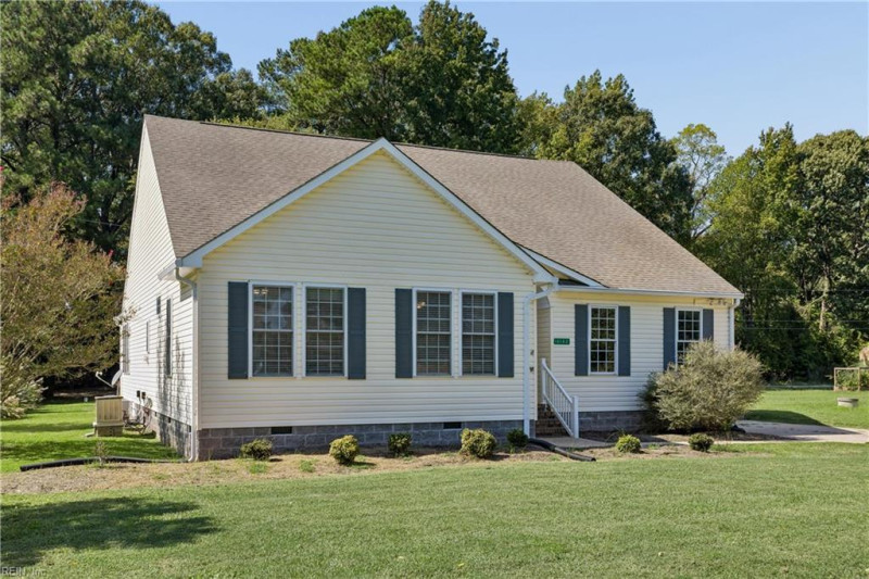 Photo 2 of 50 residential for sale in Isle of Wight County virginia
