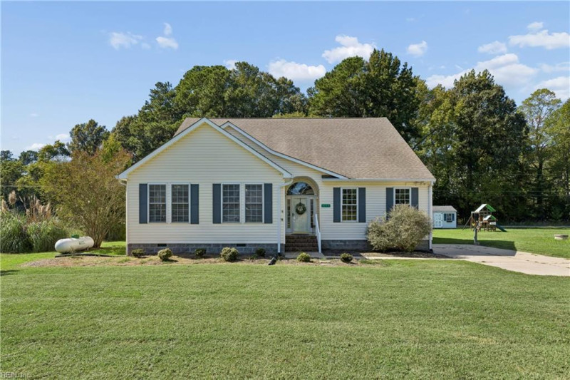 Photo 3 of 50 residential for sale in Isle of Wight County virginia