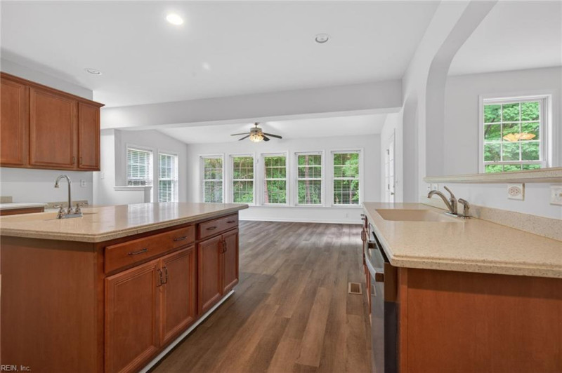 Photo 17 of 50 residential for sale in York County virginia