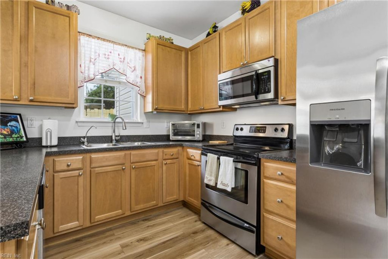 Photo 10 of 43 residential for sale in Chesapeake virginia