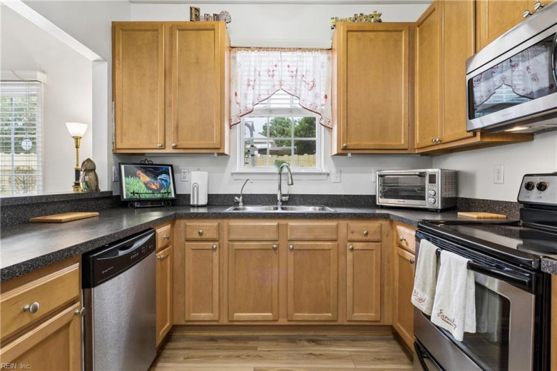Photo 11 of 43 residential for sale in Chesapeake virginia