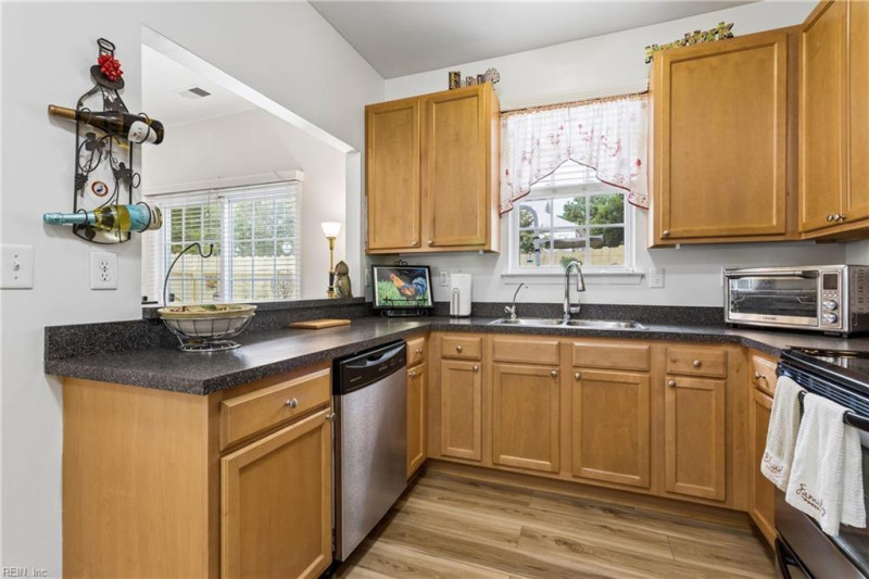 Photo 12 of 43 residential for sale in Chesapeake virginia