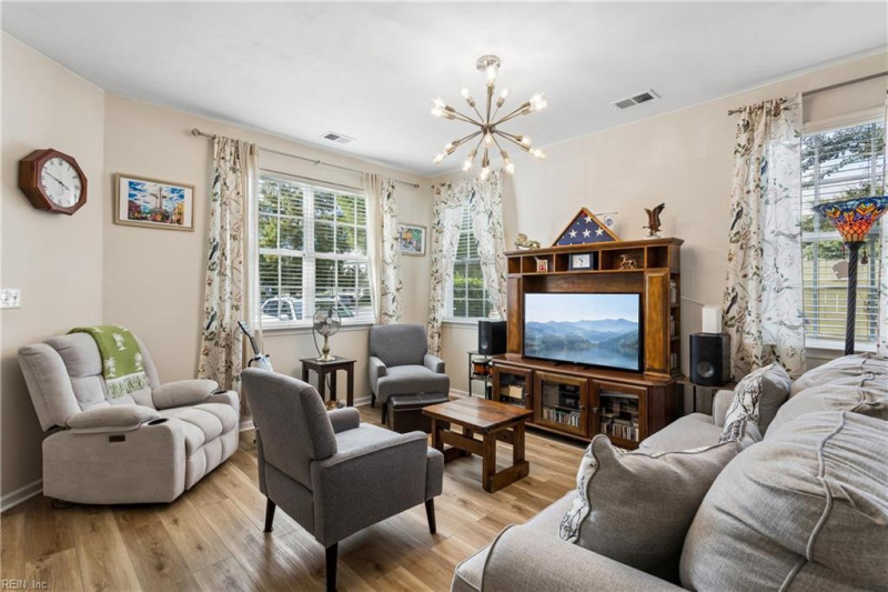 Photo 7 of 43 residential for sale in Chesapeake virginia