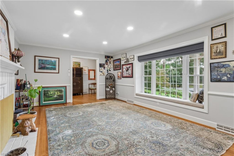 Photo 10 of 40 residential for sale in Newport News virginia
