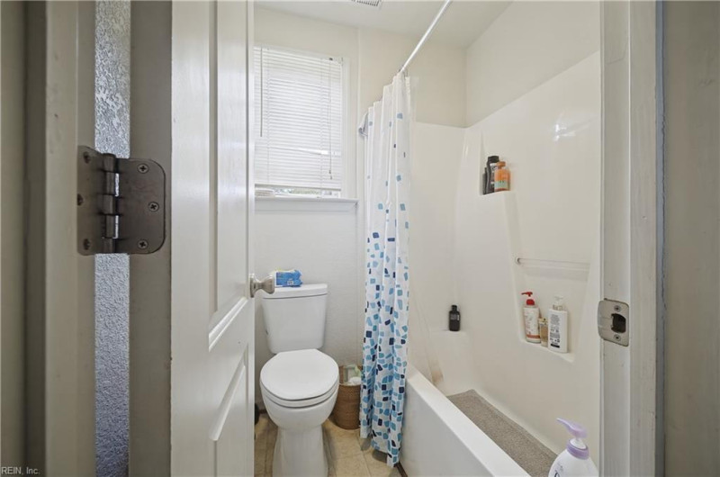 Photo 14 of 22 residential for sale in Portsmouth virginia