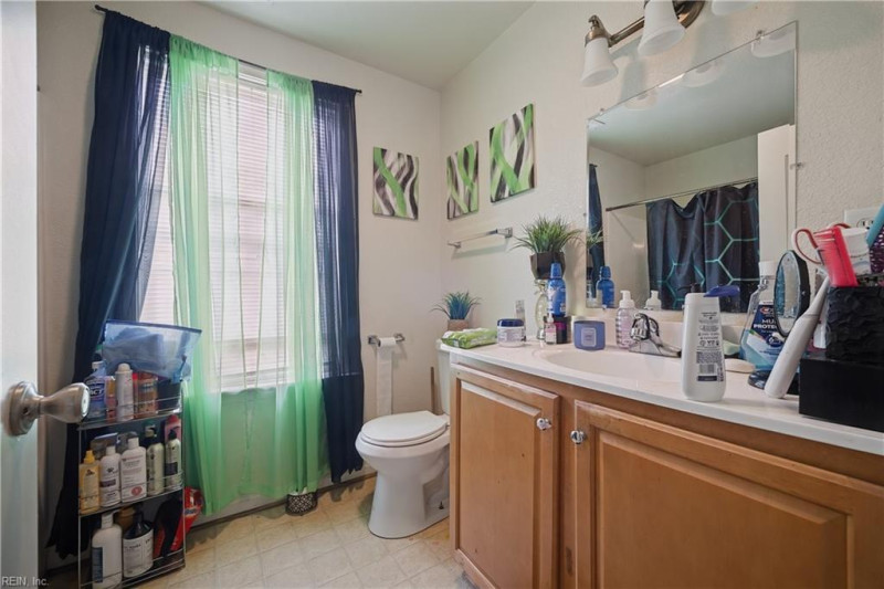 Photo 17 of 22 residential for sale in Portsmouth virginia